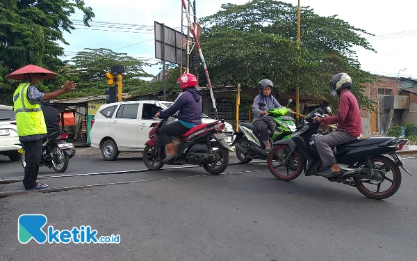 Thumbnail Selama 2024, KAI Daop 8 Surabaya Catat 25 Kecelakaan di Perlintasan Sebidang