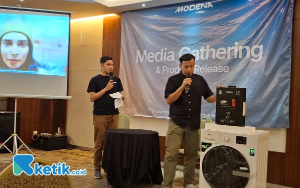 Modena Edukasi Warga Kediri tentang Penggunaan Produk Hemat Energi