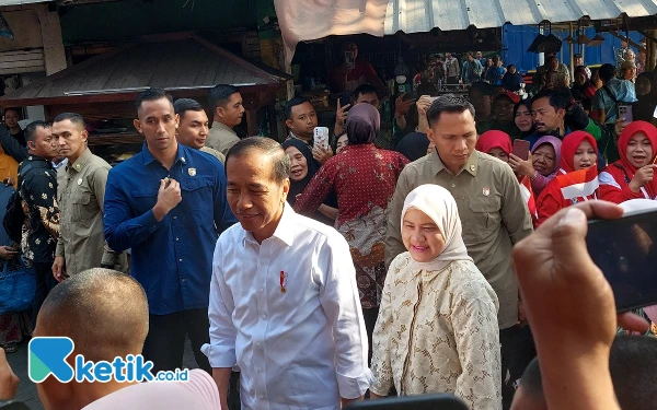 Thumbnail Presiden Jokowi Tinjau Harga Bahan Pokok di Pasar Dukuh Kupang, Telur dan Cabe Kembali Normal