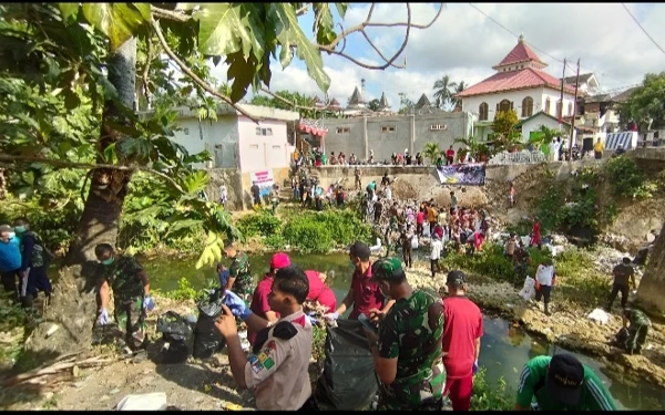 Thumbnail Libatkan Berbagai Pihak, World Cleanup Day di Sumenep Berhasil Kumpulkan 2 Ton Sampah dari Sungai