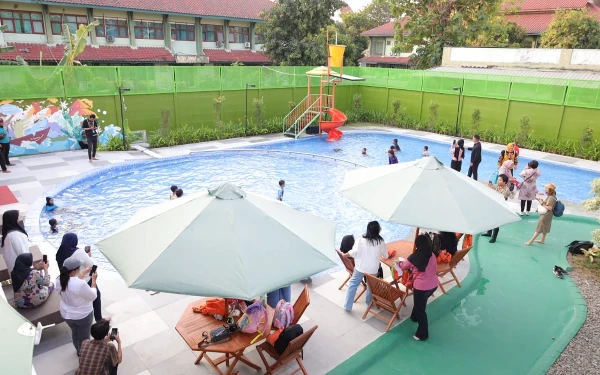 Thumbnail Wali Kota Surabaya Resmikan Kolam Renang Jambangan Hore 'Jambore' Playland, Ada Fasilitas Khusus Stunting