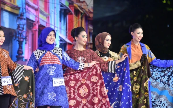 Promosikan Kekayaan Budaya Lokal, Pemkot Surabaya Gelar Pesona Batik Surabaya 2024