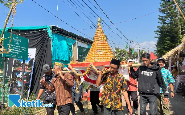 Thumbnail Berita - Dua Kali Terselenggara, Festival Sekarbanjar Kirab 9 Kwintal Jeruk Hasil Panen