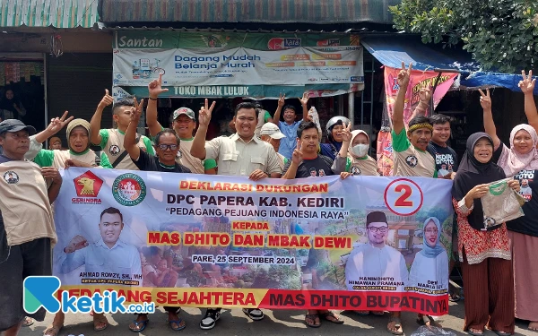 Thumbnail Berita - Blusukan ke Pasar, Papera Kabupaten Kediri Sosialisasikan Paslon Dhito-Dewi di Pilkada 2024