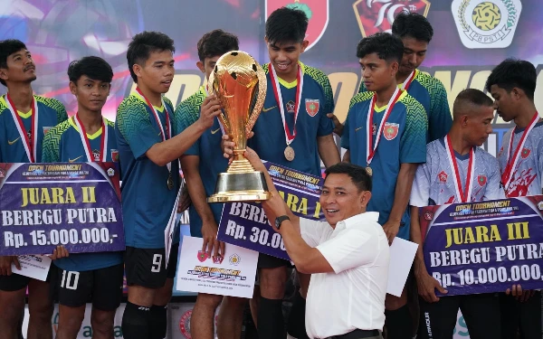 Thumbnail Kejurnas Sepak Takraw Resmi Ditutup Pangdam XIV/Hasanuddin, Wakil Sulsel Borong Gelar Juara