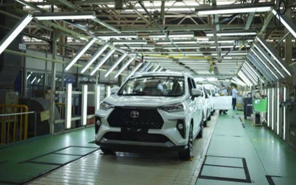 Thumbnail Berita - Terkena Skandal Sertifikasi Produksi Global Toyota Turun 11,2 Persen