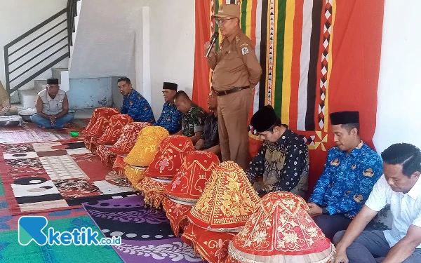 Thumbnail Berita - Hadiri Acara Adat Peresmian Kantor Baru SWI, PJ Bupati Aceh Singkil Apresiasi Kritik Wartawan