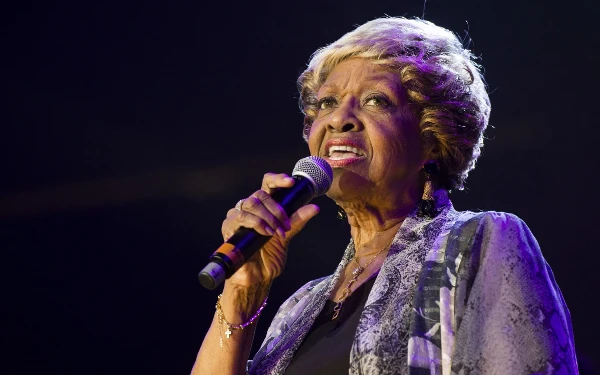 Thumbnail Berita - Cissy Houston, Penyanyi Gospel Peraih Grammy dan Ibu Whitney Houston, Meninggal Dunia