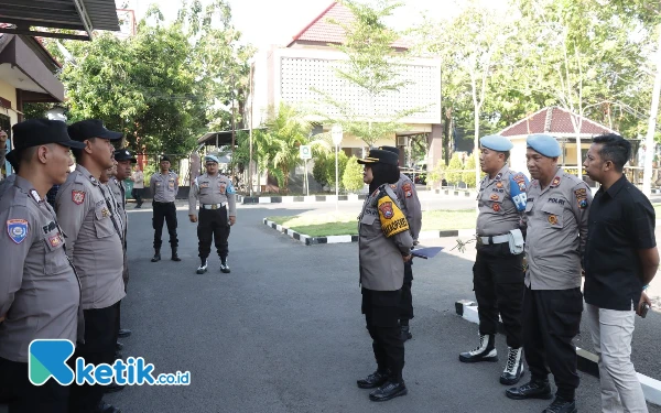 Thumbnail Berita - Anggota Polres Sampang Jalani Tes Urine Jelang Pengamanan Pilkada 2024, Begini Hasilnya