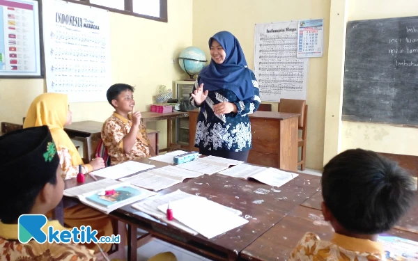 Thumbnail Berita - Kisah Nurul Qomariyah, Baru 2 Tahun Lulus dari STAINU Pacitan Langsung Diterima Jadi PPPK