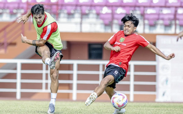 Thumbnail Berita - Dapatkan Hukuman Kartu Merah, Cobra Siap Tempur Lagi saat Persebaya Hadapi Persib