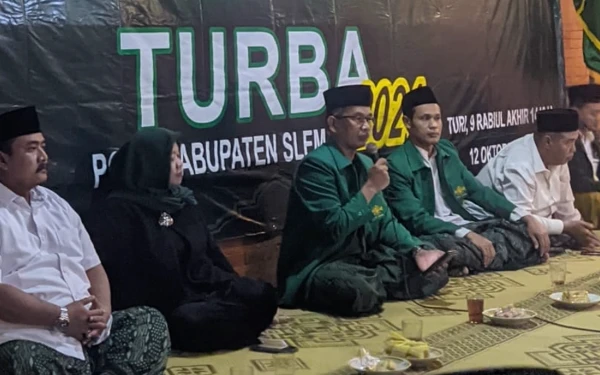 Thumbnail Berita - Beredar Foto Kepala Kemenag Sleman Duduk Berdampingan dengan Petahana saat Masa Kampanye Pilkada 2024