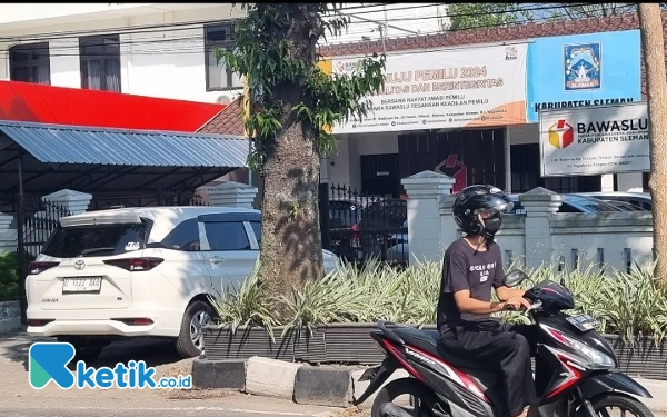 Thumbnail Bawaslu Tunggu Laporan Masyarakat, Terkait Foto Kepala Kemenag Sleman dengan Petahana di Masa Kampanye