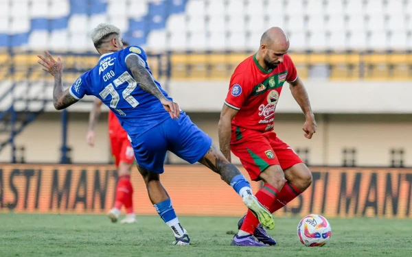 Thumbnail Berita - Persib Bandung Patahkan Tren Kemenangan Persebaya di Liga 1 Musim 2024/2025