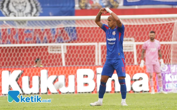 Thumbnail Berita - Arema FC Raih Kemenangan Kandang Perdana, Taklukkan Malut United 3-1