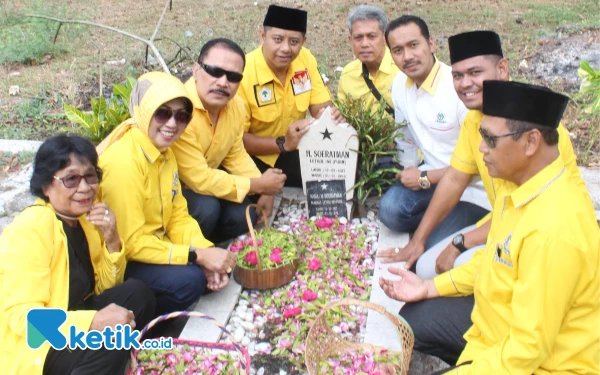 Thumbnail Berita - HUT Ke-60 Golkar, Kader Ziarah Makam Pendiri dan Konsolidasi Pemenangan Bambang-Bayu di Kota Blitar