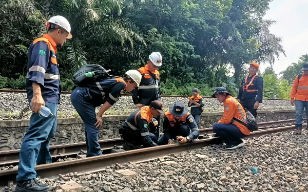 Thumbnail Waspada Cuaca Ekstrem, KAI Divre III Palembang Jaga 31 Titik Daerah Rawan