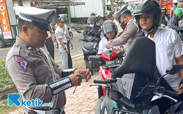 Thumbnail Tancap Gas Tanpa SIM, Ratusan Pelanggar Muda Pacitan Terjaring Operasi Zebra