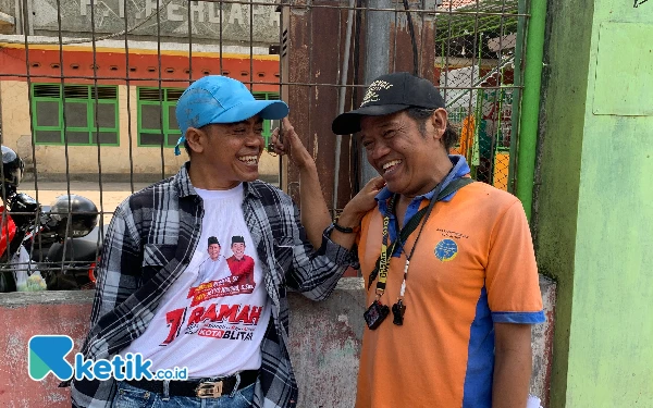 Thumbnail Tim Relawan Bambang-Bayu Bersama Pengamen Lokal Turun Ke Jalan Kota Blitar