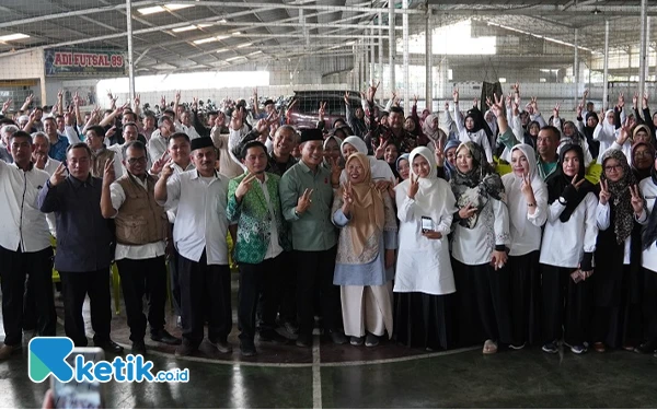 Thumbnail Berita - 12 Ribu Guru Madrasah se-Kabupaten Bandung Dukung Dadang Supriatna-Ali Syakieb