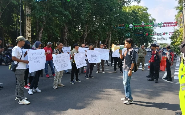 Thumbnail Berita - Pejabat Pemkab Bojonegoro Arogan,  PWI dan AJI Gelar Aksi Unjuk Rasa