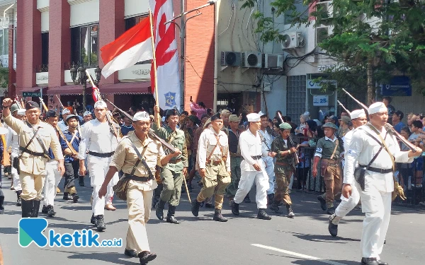 Thumbnail Berita - Semarak Parade Surabaya Juang 2024, Antusiasme Warga Hidupkan Kembali Semangat Kepahlawanan!