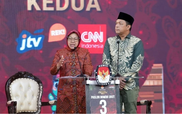 Thumbnail Berita - Debat Pilgub Jatim Kedua, Risma-Gus Hans Janji Tak Hanya Berkantor di Grahadi