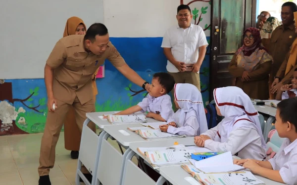 Thumbnail Berita - Antisipasi Adanya Kendala, Kadisdik Palembang Tinjau Pelaksanaan ANBK