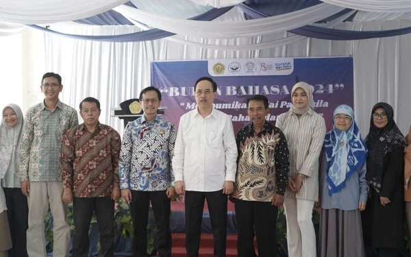 Thumbnail Universitas Suryakancana (Unsur) Cianjur menggelar Bulan Bahasa 2024 dengan tema "Membumikan Nilai Pancasila Melalui Bahasa dan Sastra" (06/11/2024) (Foto: Unsur Cianjur)