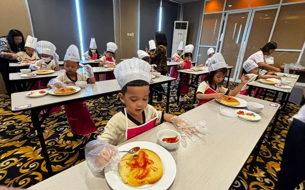 Thumbnail Berita - Serunya Anak-Anak TKK Santa Maria Regina Belajar Dunia Perhotelan di Favehotel Rungkut