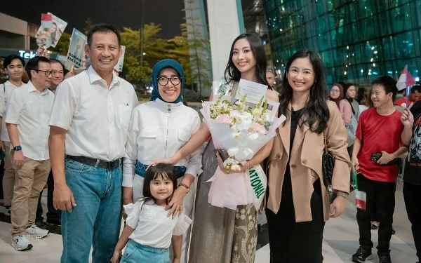 Thumbnail Tidak hanya itu Sophie Kirana, RU 4 Miss International 2024 disambut oleh pihak keluarga (Foto: Official Puteri Indonesia)