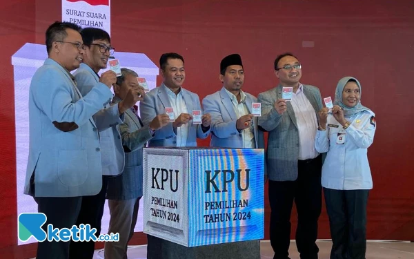 Thumbnail Berita - KPU Jatim Pantau Setiap Tahapan Pilkada 2024 Melalui Data Center Monitoring