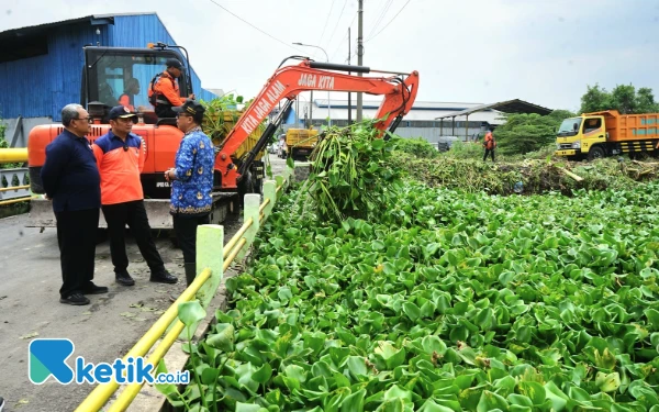 Empat Desa Kecamatan Taman Sidoarjo Banjir, BPBD Jatim Terjunkan 3 Alat Berat Bersihkan Sungai Kali Buntung