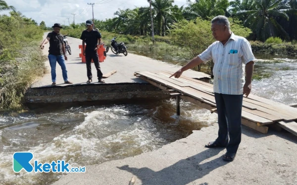 Thumbnail Berita - Jalan Mitigasi Tsunami di Aceh Singkil Putus Total Imbas Banjir, Box Calvert Hanyut Terbawa Arus