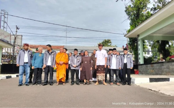 Thumbnail Forum Kerukunan Umat Beragama (FKUB) Cianjur menggelar budaya nusantara lintas agama di Aula Kodim 0608, Sabtu 30 November 2024 (Foto: Iman for Ketik.co.id)