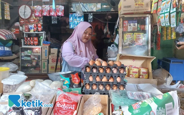 Thumbnail Berita - Banyak Harga Bahan Pokok Naik, Pedagang Pasar Tambahrejo Surabaya Resah