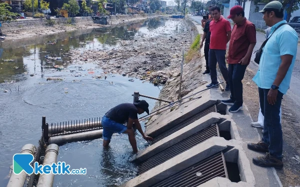 Thumbnail Debit Air Baku Turun, Perumda Delta Tirta Telusuri Kali Pelayaran