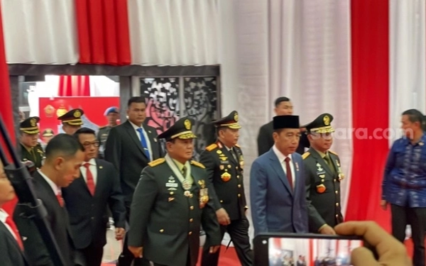 Thumbnail Berita - Jokowi Tegaskan Pemberian Pangkat Jenderal Kehormatan Prabowo Sesuai Undang-Undang