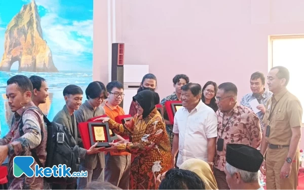 Thumbnail Graduasi Pena di Kabupaten Malang, Mensos RI  Sebut 135 KPM Naik Kelas