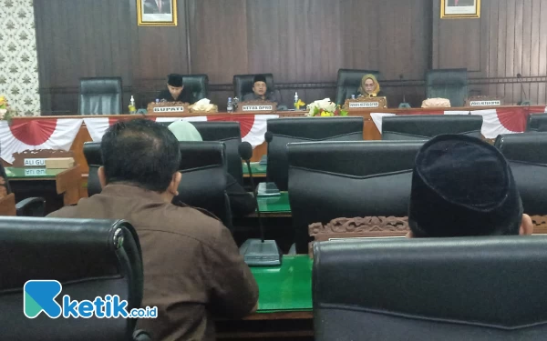 DPRD Trenggalek Paripurnakan PU Fraksi untuk LPj Bupati 2022