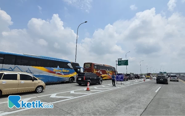 Live: Hindari Exit Tol Nganjuk Macet Total! H+1 Lebaran