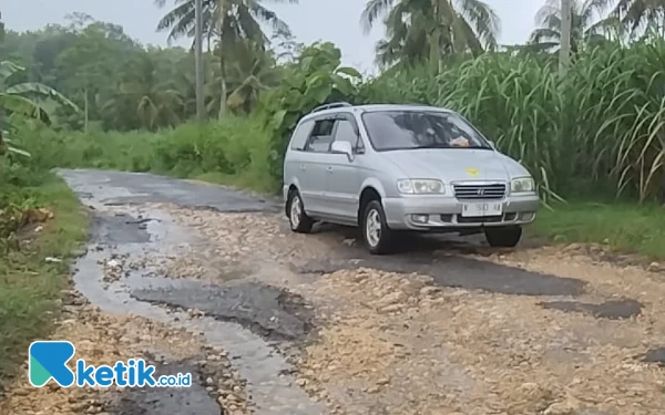 Thumbnail Berita - Keluhan Wisatawan, Pantai Malang Selatan Indah Tapi Jalannya Susah