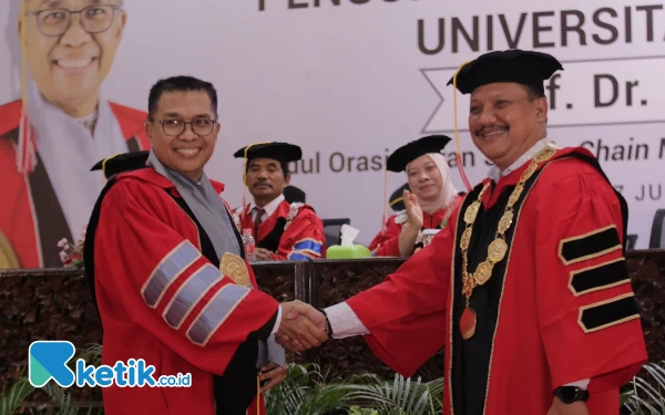 Thumbnail Dekan FEB Jadi Profesor, Untag Surabaya Resmi Miliki 20 Guru Besar