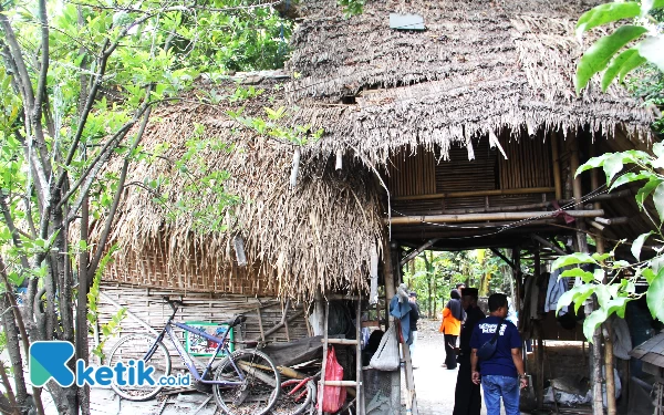 Niat Bantu Bedah Rumah Ditolak Perjaka 66 Tahun, Legislator DPRD Sidoarjo Dihadiahi Burung Perkutut (2)