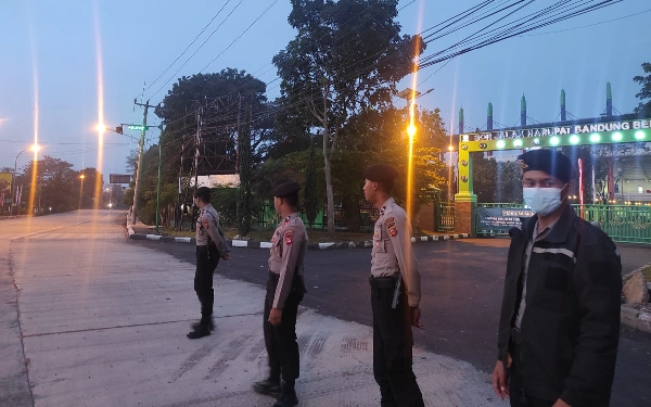 Polresta Bandung  Patroli Antispasi Balap Liar saat Sahur