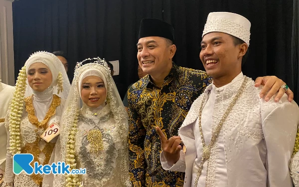 Thumbnail Berita - Mewah, Pemkot Surabaya Gelar Nikah Masal Habiskan Rp 7,4 Miliar tanpa APBD