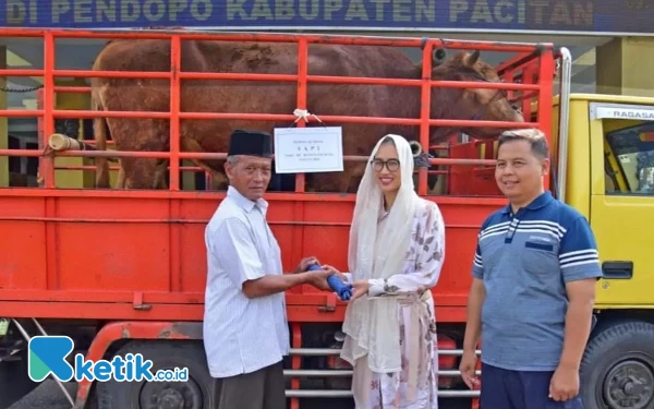 Thumbnail Berita - Idul Adha 2024: Bupati Pacitan Tebar Kurban 1 Sapi dan 12 Kambing