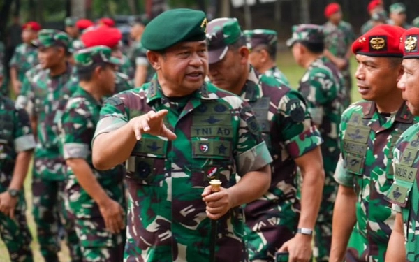 Thumbnail Jokowi Lantik Menantu Luhut Pangkostrad Maruli Simanjuntak Jadi KSAD Siang Ini