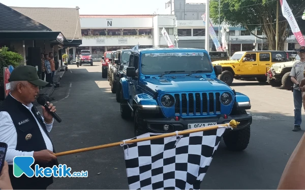 Thumbnail Berita - Touring ke Kabupaten Malang, Penggemar Jeep Rubicon Jelajahi Bromo hingga Pantai