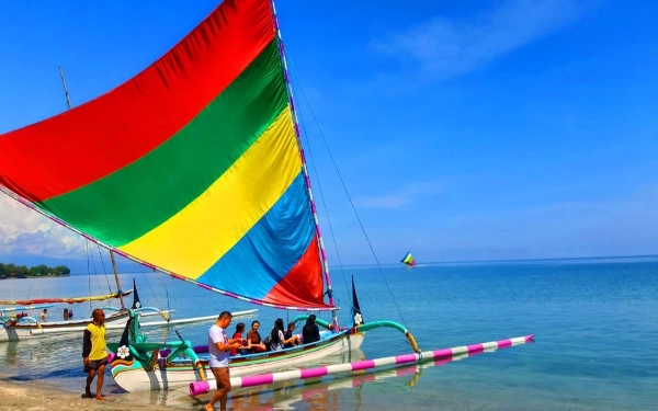 Thumbnail Bisa Betah! Keelokan Pantai Utara di Jatim